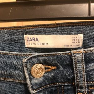 Zara mid rise denim in size 6